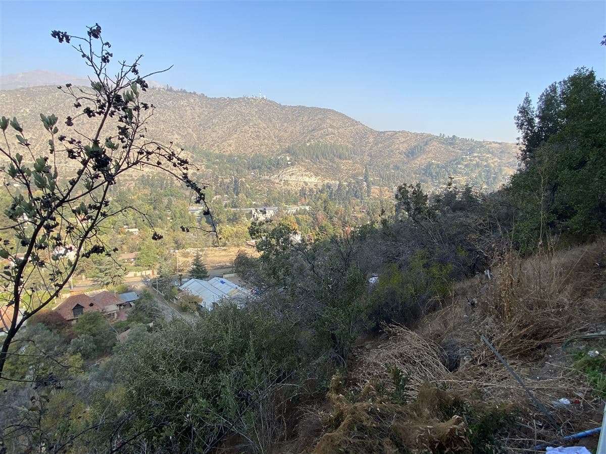 LA LOMITA CON CAMINO LOS REFUGIOS DEL ARRAYAN 