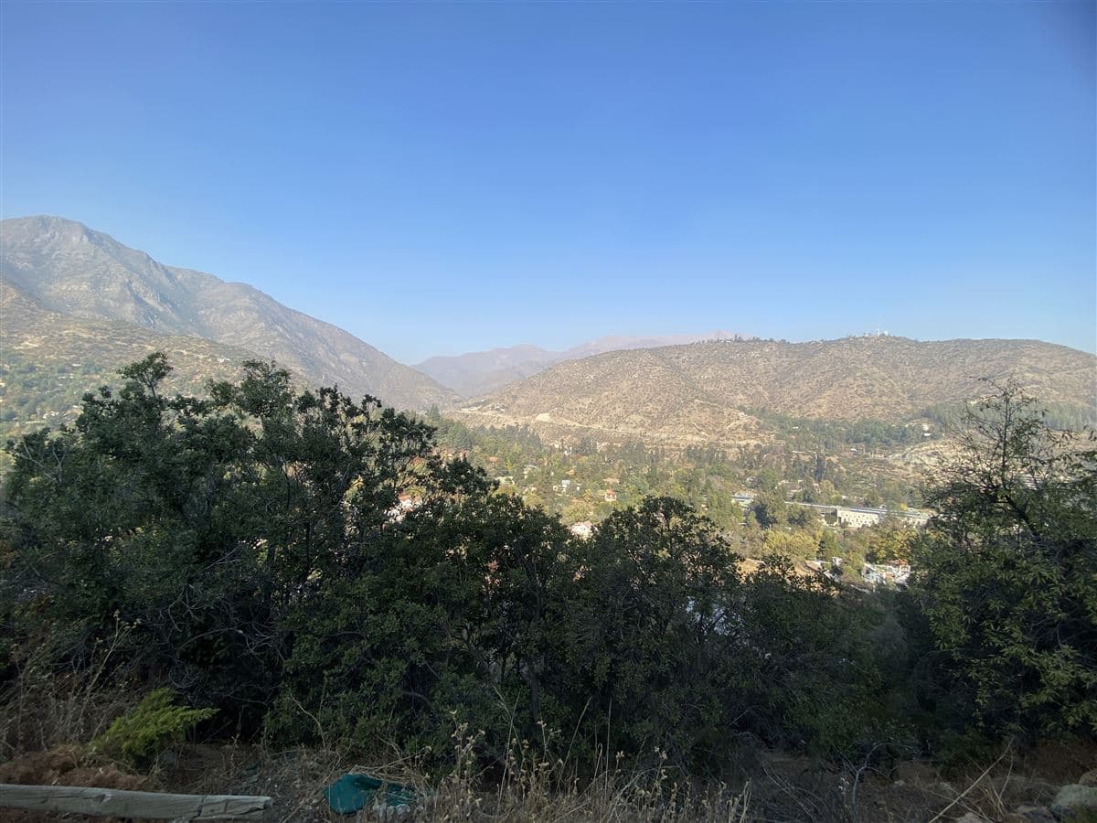 LA LOMITA CON CAMINO LOS REFUGIOS DEL ARRAYAN 