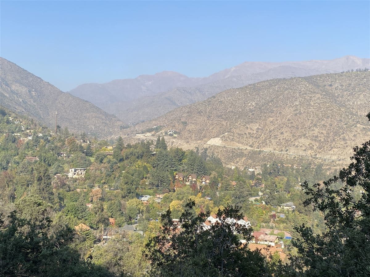 LA LOMITA CON CAMINO LOS REFUGIOS DEL ARRAYAN 