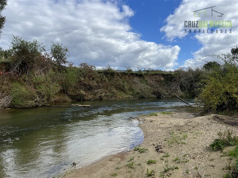 2,6 hectareas orilla de rio Blanco a solo 30 minutos de rio Negro y 14 minutos de Riachuelo