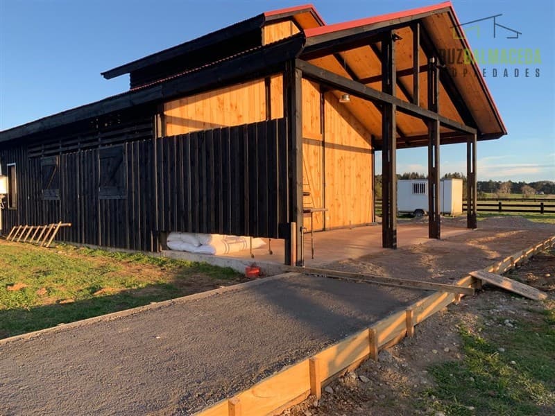 Loncotoro, con Caballerizas