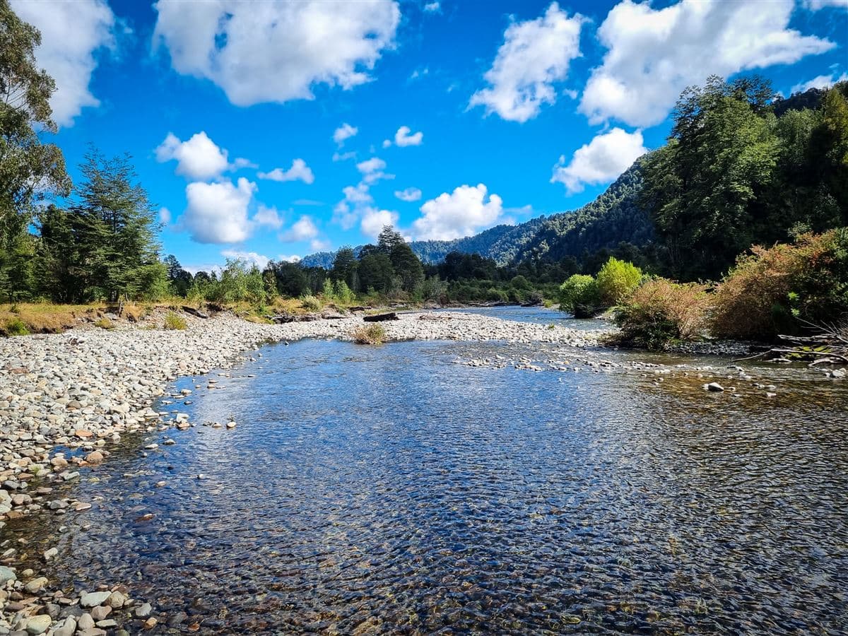 Macrolotes de 5 hás, todos con orilla del Río Coihueco