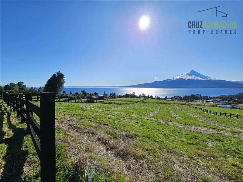 Maravillosa vista al Lago Llanquihue y Volcán Osorno