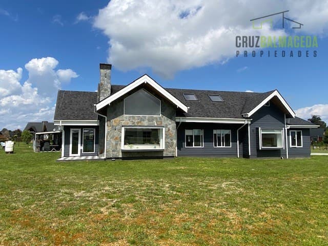 Amplia casa en condominio Graneros de Puerto Varas