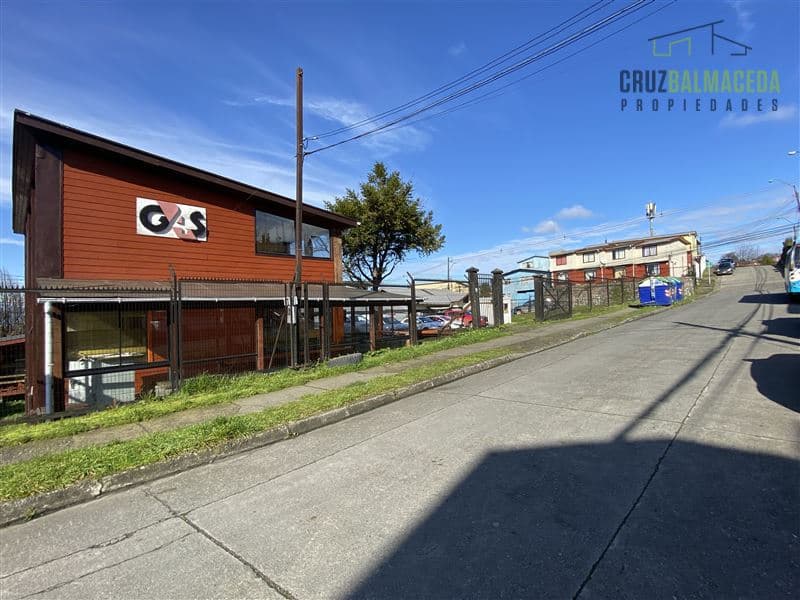 Oficinas con amplio sitio esquina de 822 M2 cercano a Sector Centro