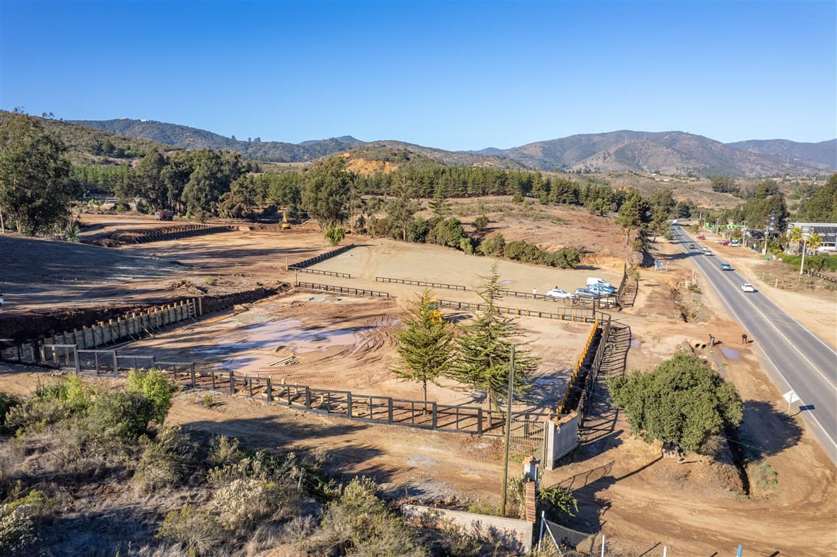 A la entrada a Maitencillo, orilla camino.