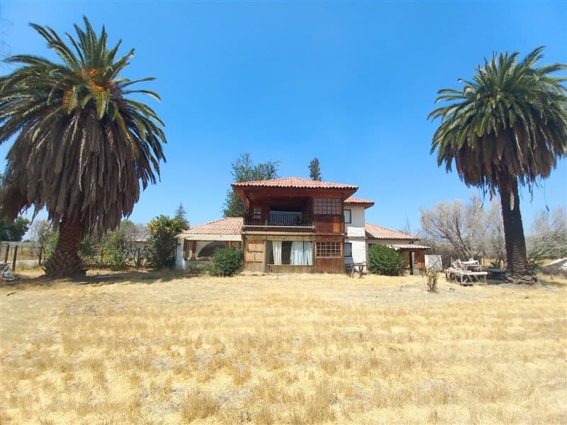 VENDE CASA EN PARCELA GRAN TERRENO DENTRO DE CONDOMINIO. CERCANO A MUNICIPALIDAD COLINA