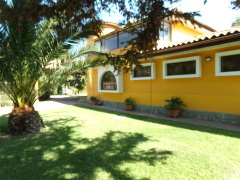 CASI CON CALLE LAS DIEZ CUADRAS