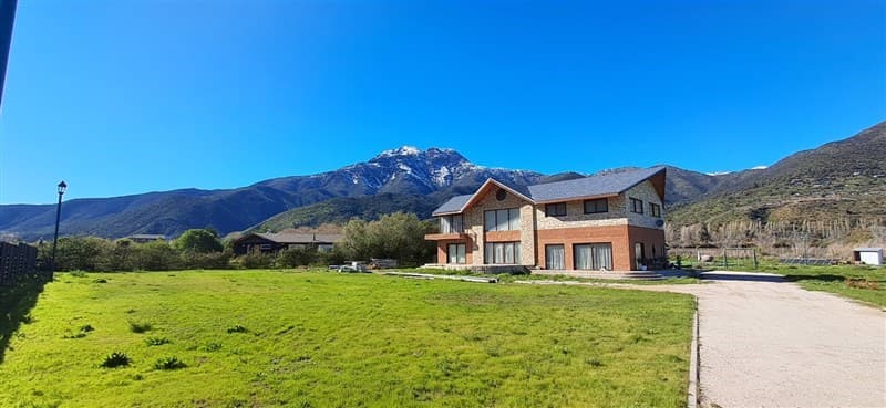 Parcela en Condominio con fabulosa casa de 7 dorm, 6 baños, piscina, paneles solares, PIRQUE