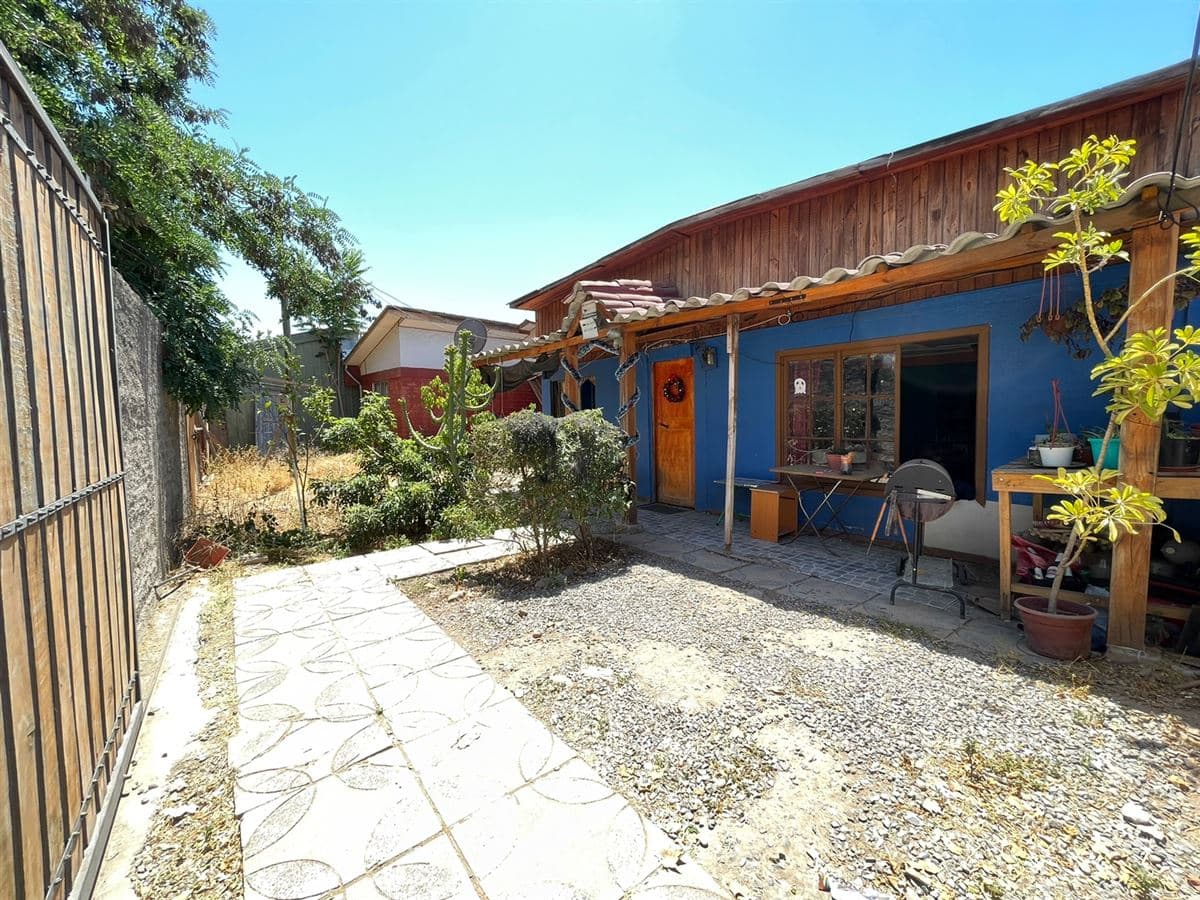 Casa con excelente ubicación, en barrio residencial.
