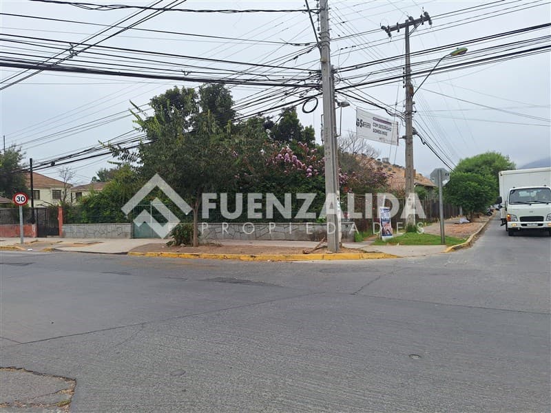 Arturo Prat Plaza de Peñaflor