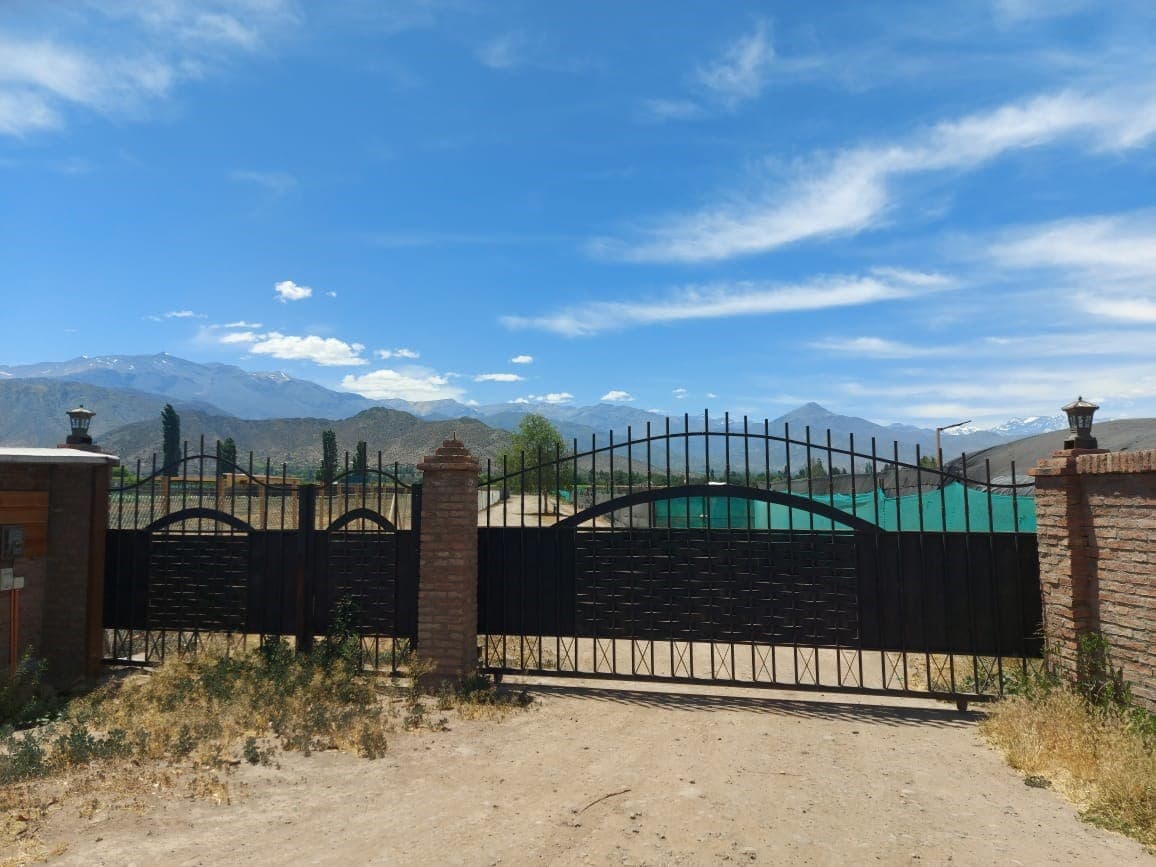 Venta de terreno con agua potable y regadío, energía eléctrica