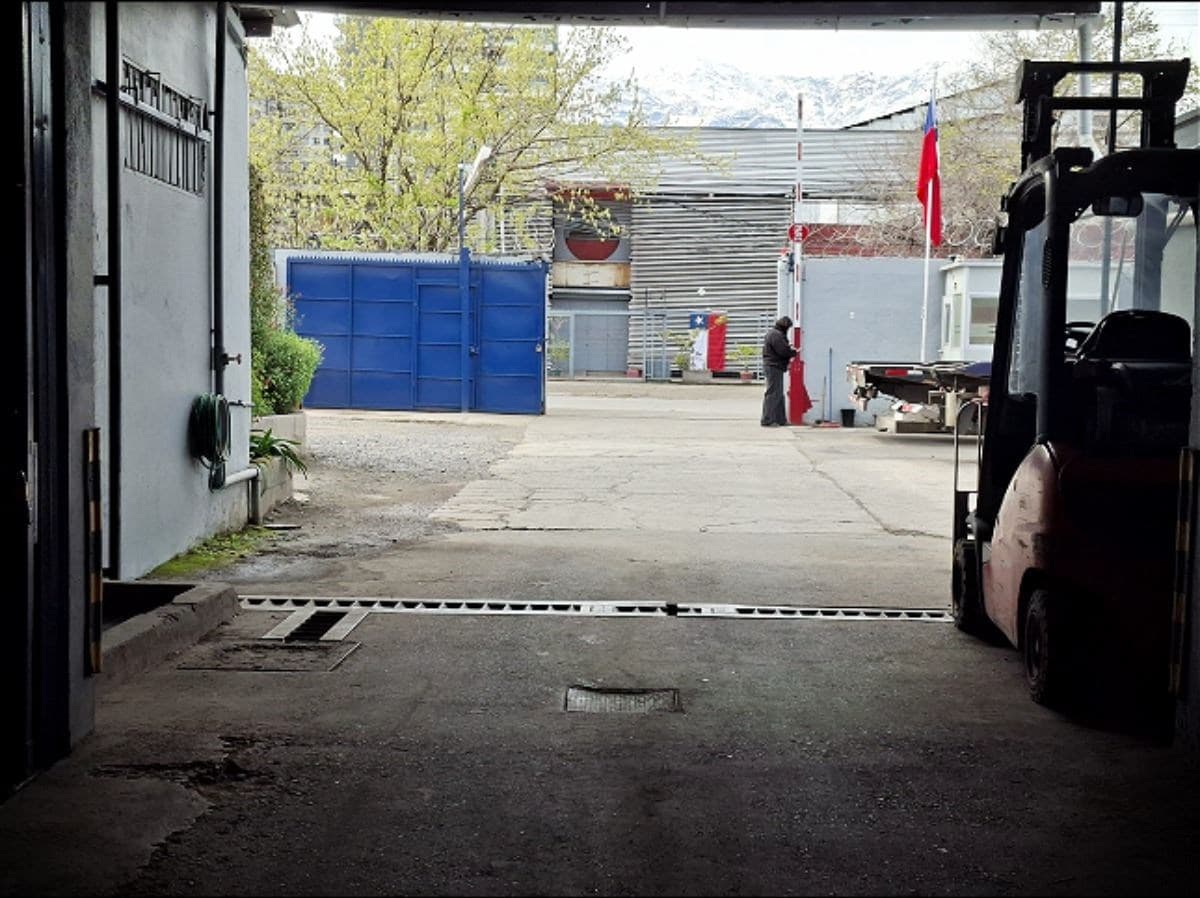 Obispo Arturo Espinoza con Los Plátanos