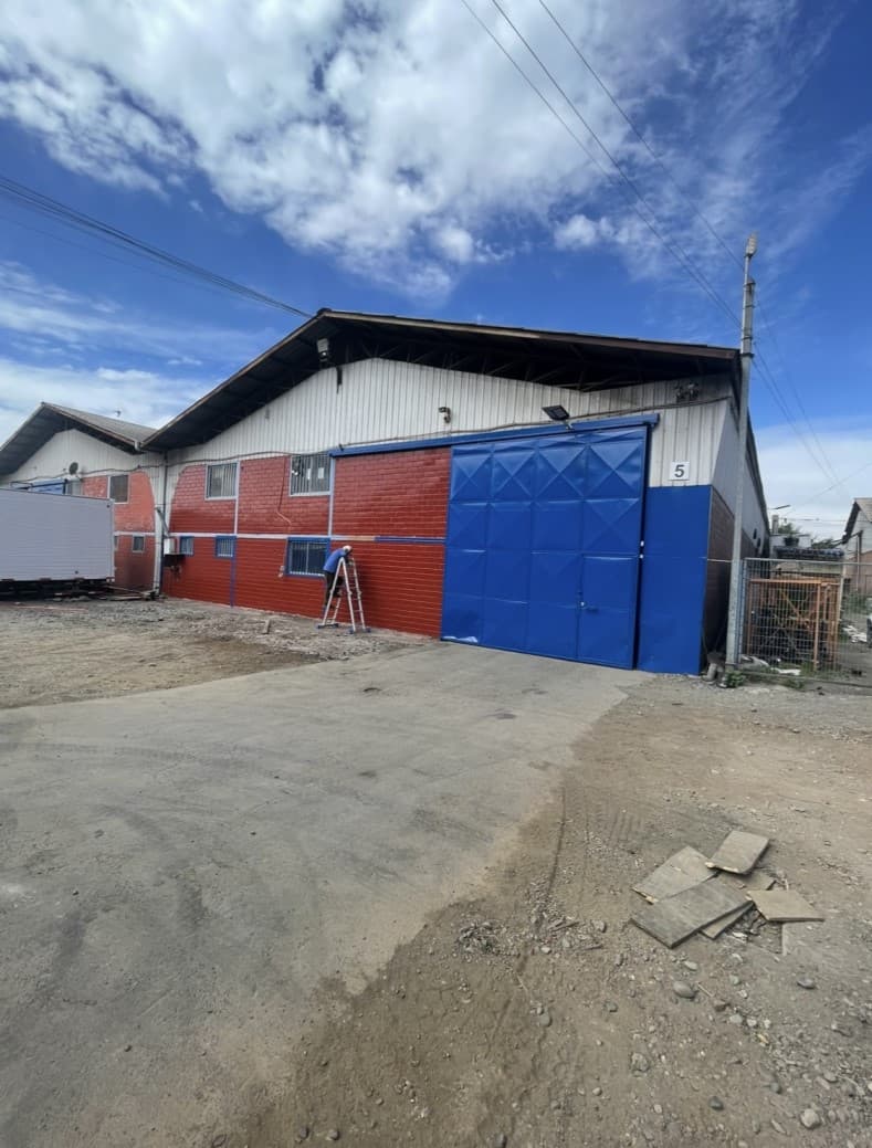 CAMINO LOS PINOS CON RUTA 5 SUR.                            