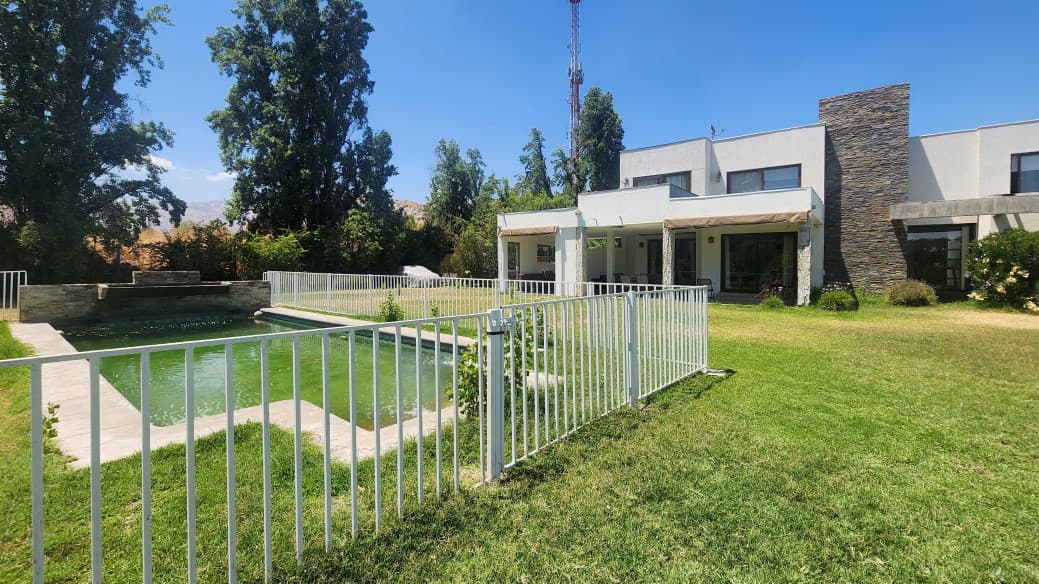 ENTRE EL VALLE Y LAS CANTERAS                               