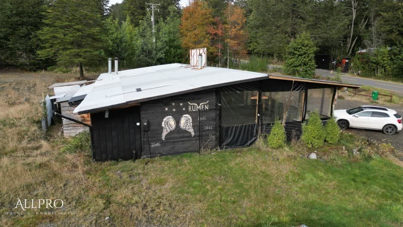 TERRENO CON RESTAURANTE Y LOCAL COMERCIAL CAMINO AL VOLCÁN  