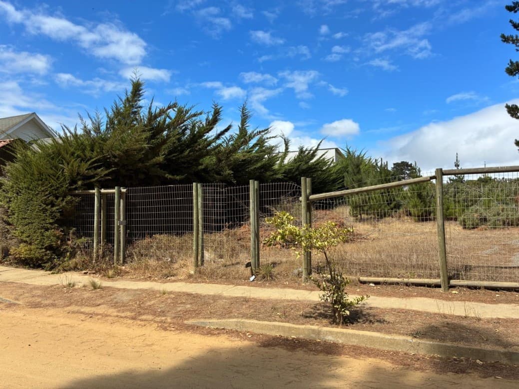 HERMOSO SITIO EN CENTRO RESIDENCIAL DE ALGARROBO            