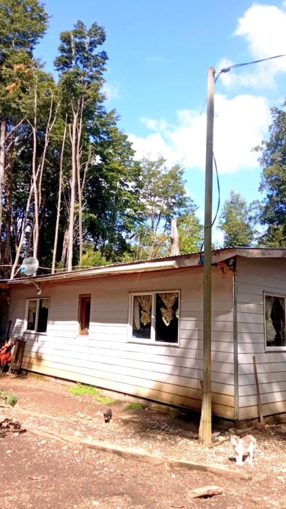PARCELA CON CASA Y ORILLA DE RÍO EN CARRICO                 