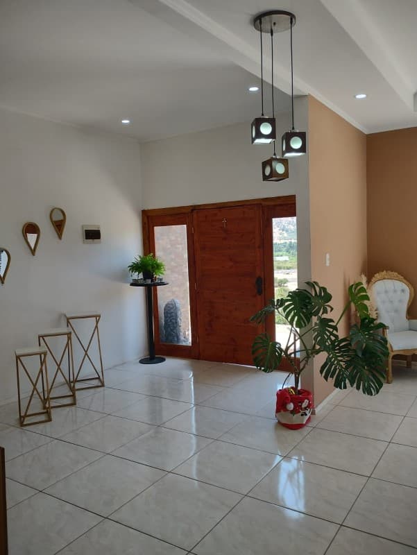 PARCELA CON HERMOSA CASA MEDITARRANEA EN CURACAVÍ           