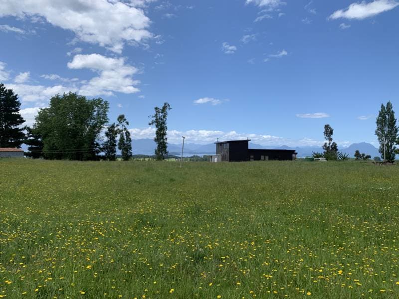 PARCELA PLANA CON VISTA AL LAGO Y AGUA POR APR              