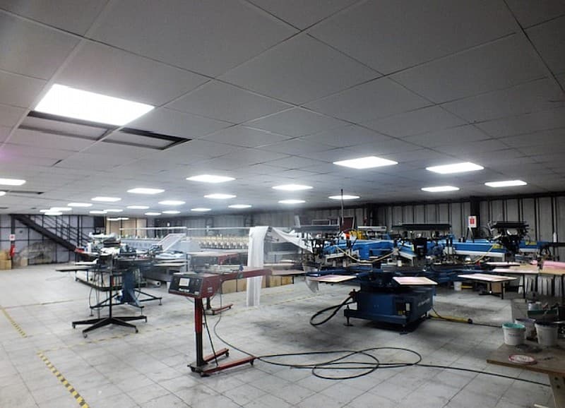 GALPÓN /OFICINAS  PARA INDUSTRIA  INOFENSIVA /BUEN ACCESO   