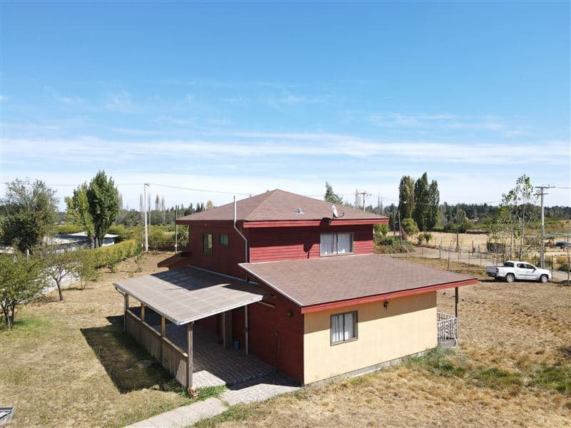 Parcela Agrícola con gran casa, quincho, galpón camino a Pinto