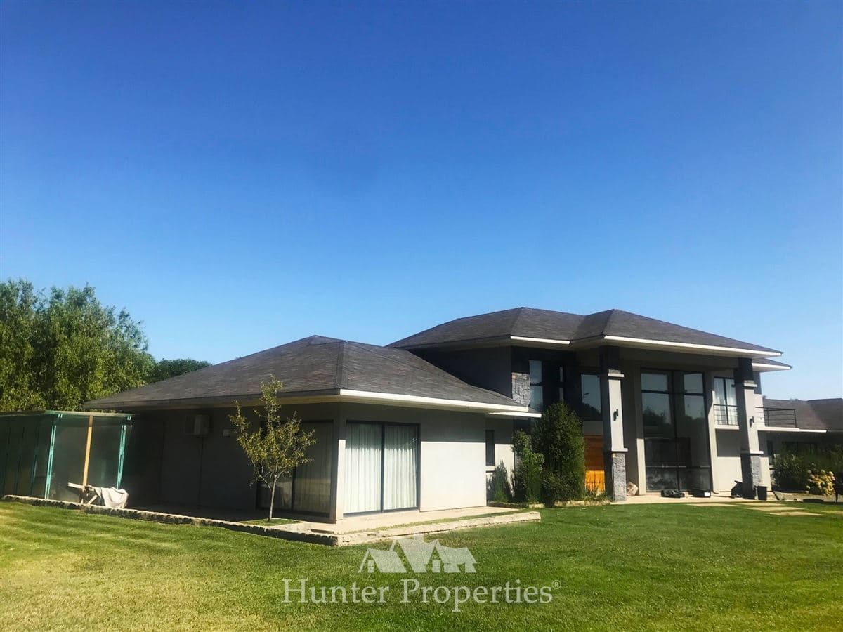 por carretera 5 sur tomar camino a unihue y luego camino a barros negros