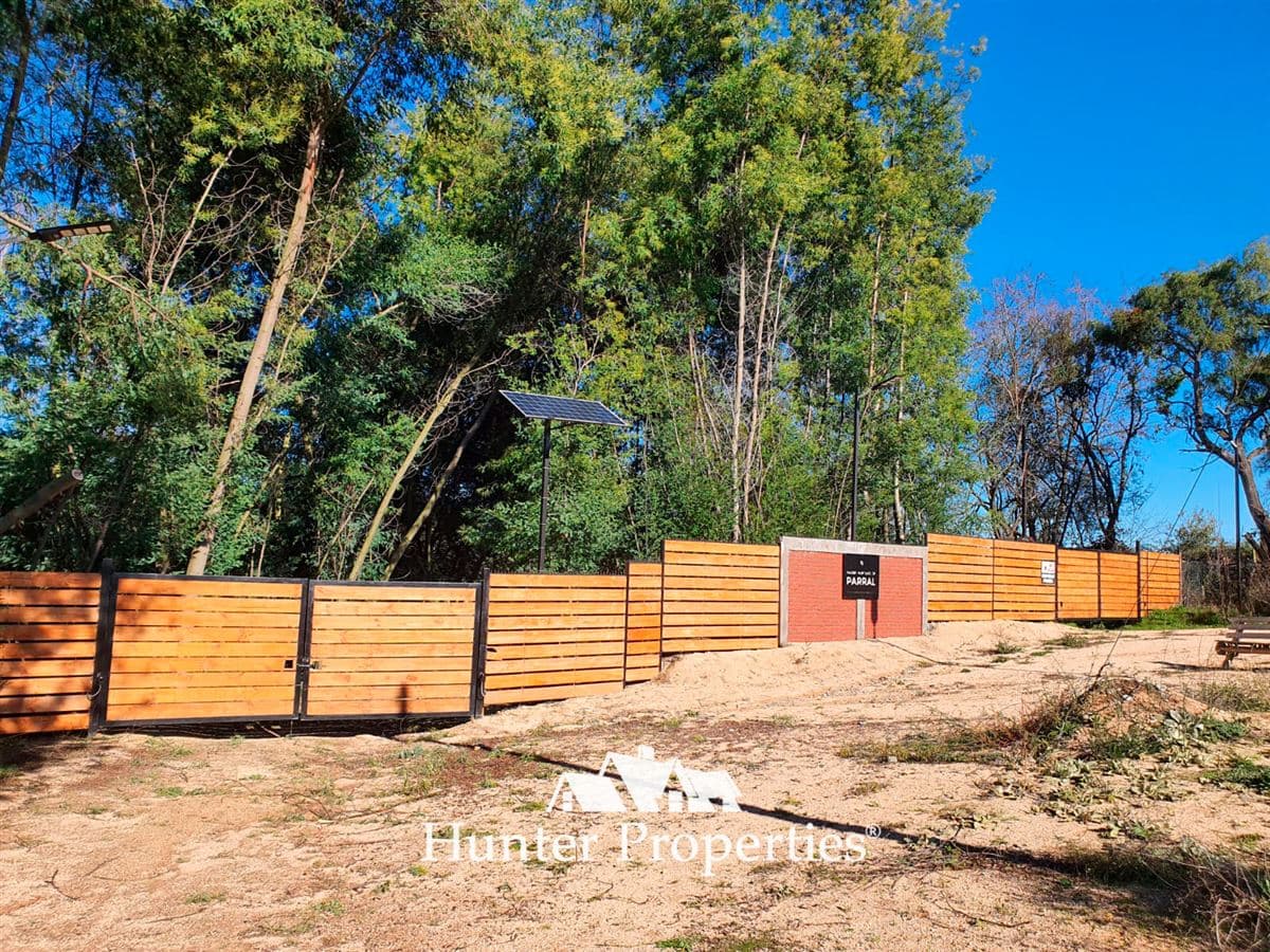 8 km de la ruta 5 sur a la cordillera y a 18 Km del centro de parral 