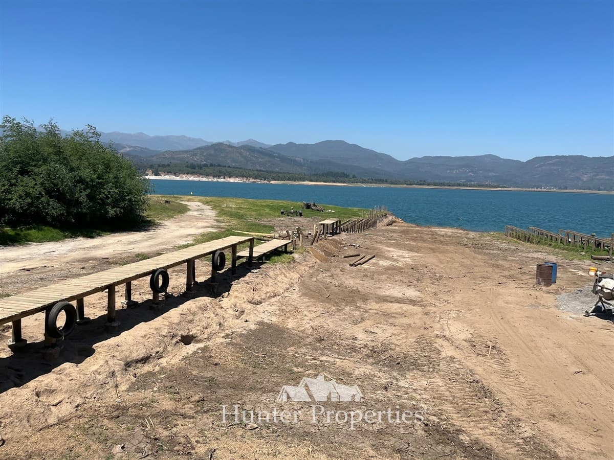 Por ruta 115, camino al frente copec y seguir camino a cabañas lago colbun, por 3,5 KM
