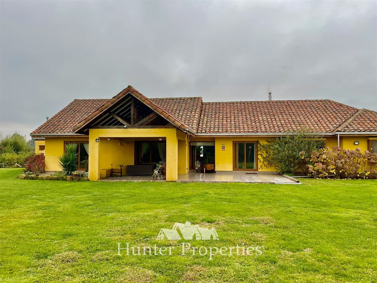camino las rastras al frente del colegio purisima lado norte 