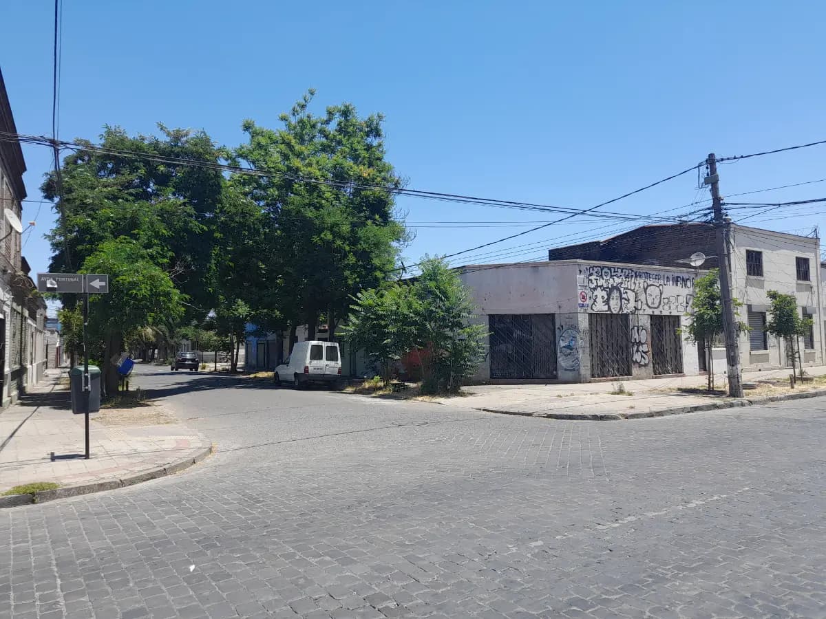 Avenida Portugal 1695, Santiago, Región Metropolitana de Santiago 8320000, Chile