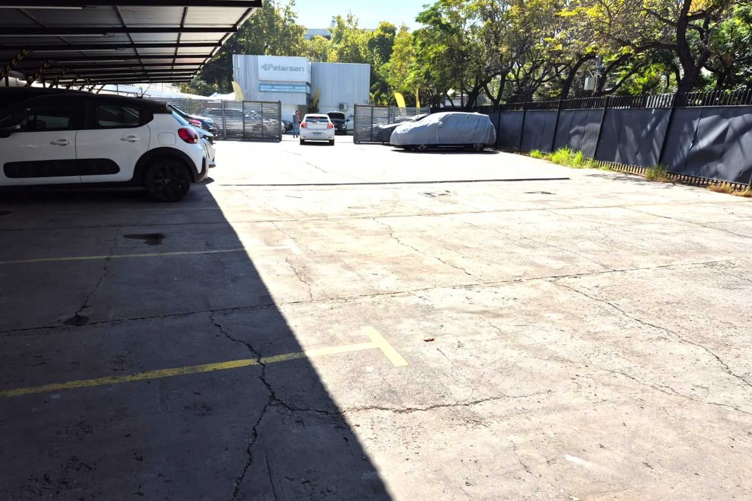 Amplio Terreno en Arturo Ureta, Vitacura! (140745)