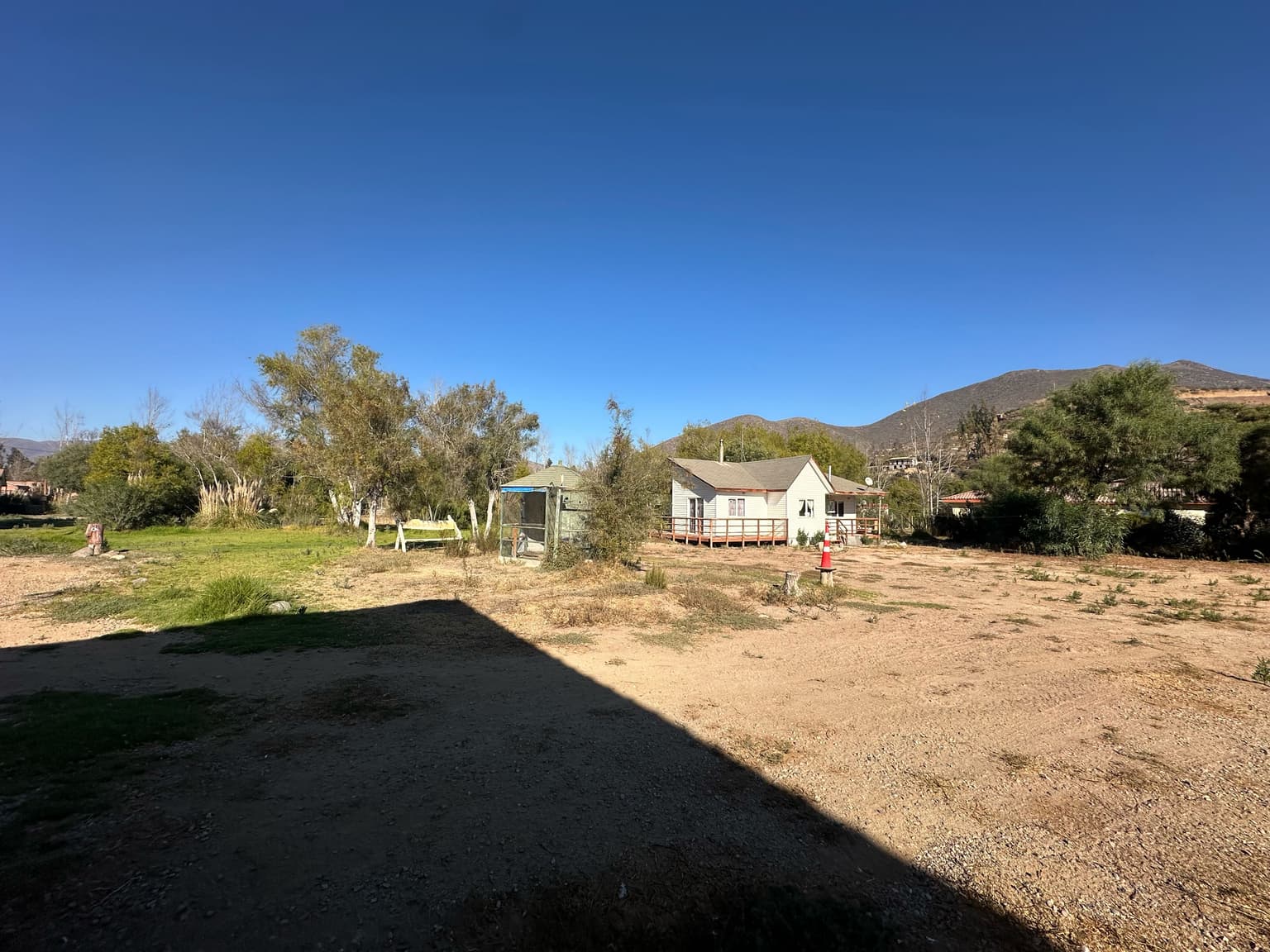SE VENDE PARCELA CON CASA EN CONDOMINIO (101046)