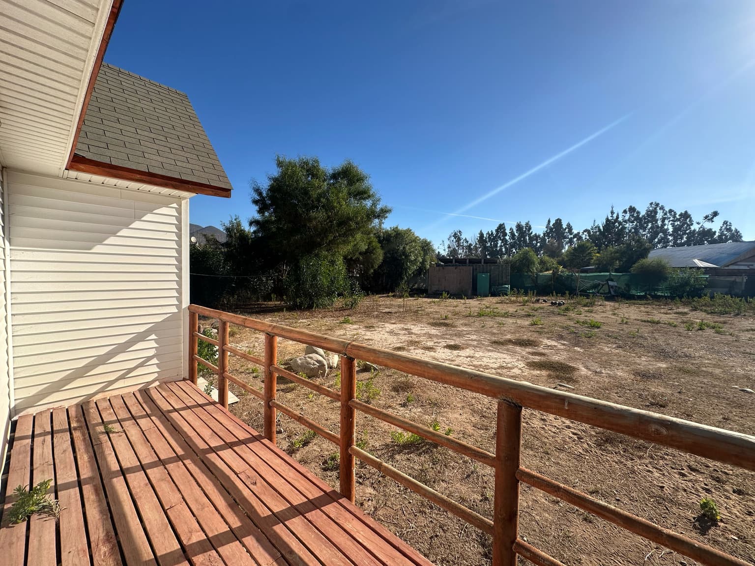 SE VENDE PARCELA CON CASA EN CONDOMINIO (101046)