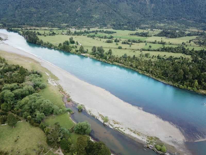 Hermosa propiedad en Río Palena, La Junta (66813)