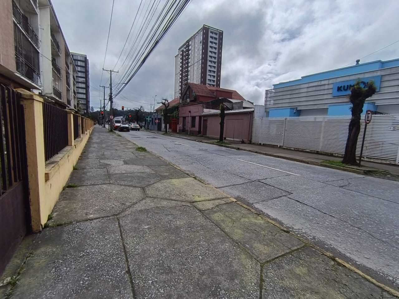Oportunidad de Inversión en Terreno Amplio (179693)